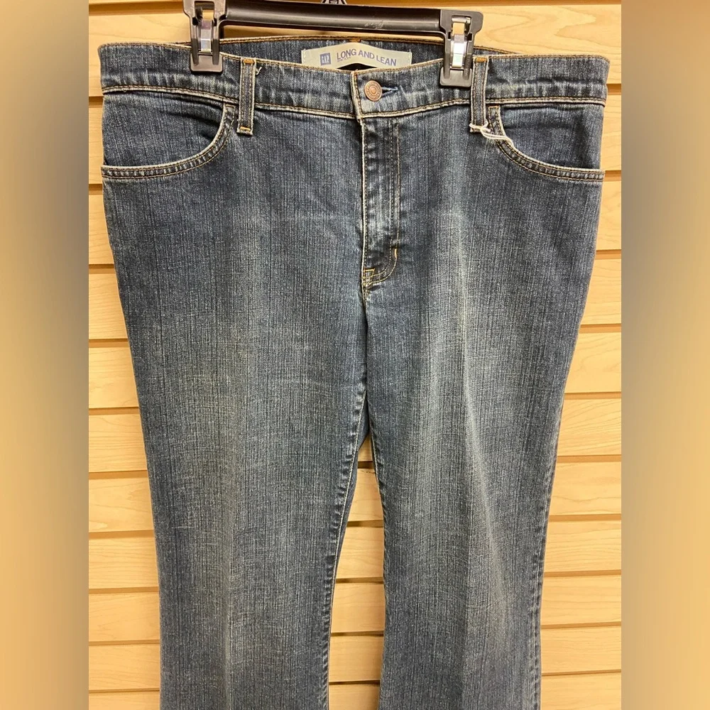GAP PREMIUM FASHIONABLE GREAT LOOKING WOMEN JEANS SIZE 12